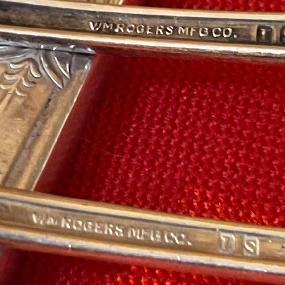 Wm Rogers IS SOVEREIGN Flatware 1939 - 12 Pcs - Gumbo Spoons, Knife, Grille Fork - Picture 3 of 5